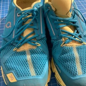 On Cloud Cloudflyer Running Shoes Women's 10 Blue Yellow Athletic Sneakers